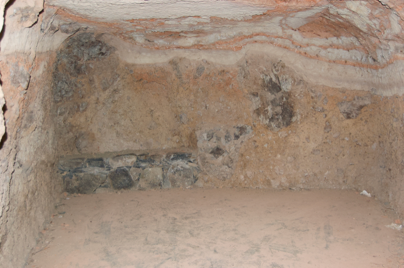 Höhle im Banamakrater